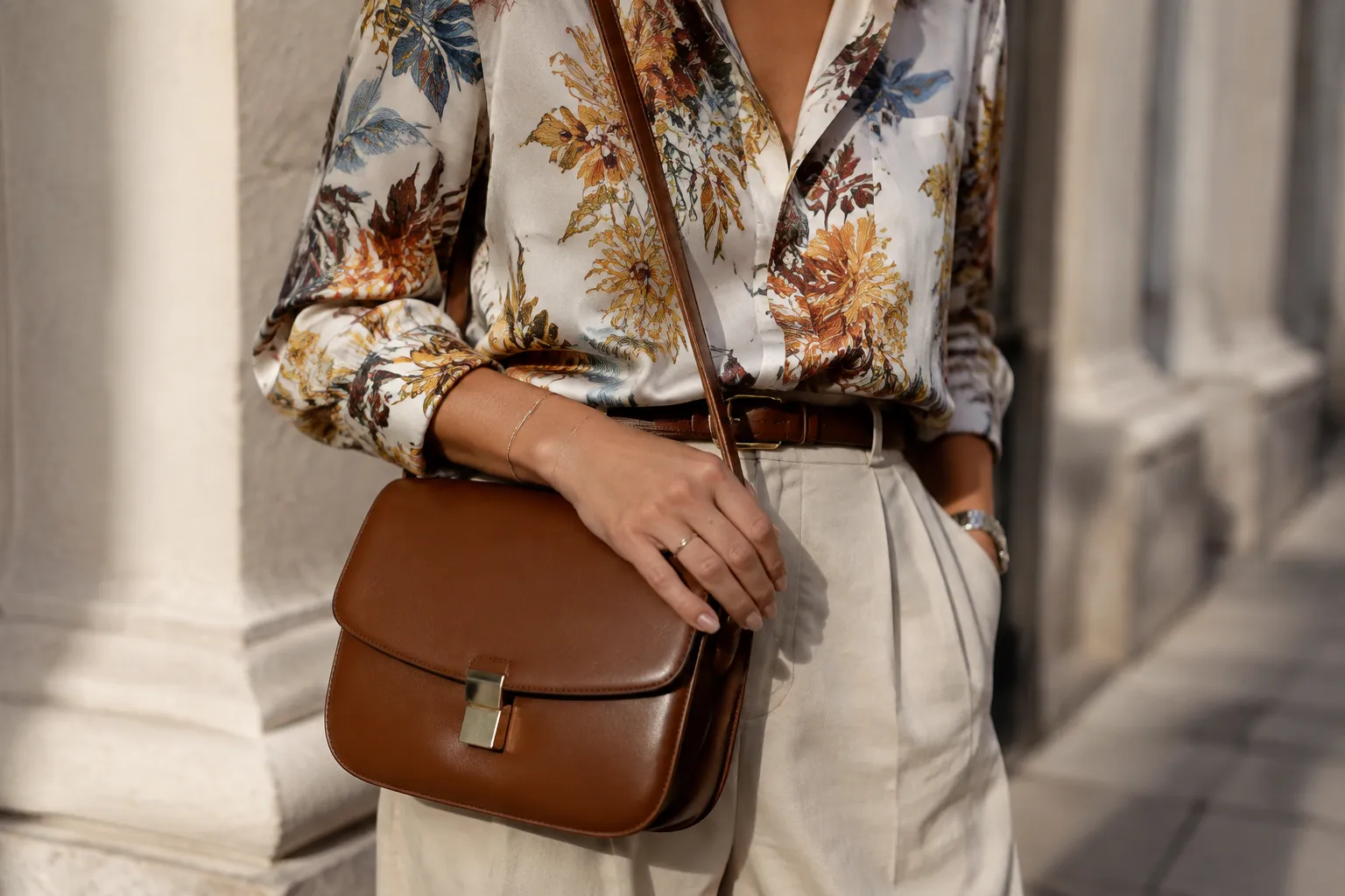 Estampas e bolsas: o equilíbrio que falta no seu look