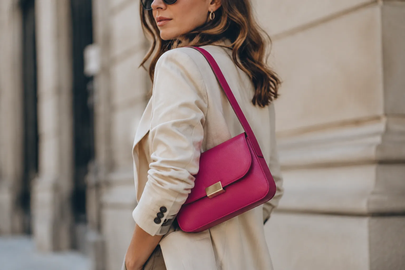 Um ponto de cor: a bolsa vibrante que transforma o visual